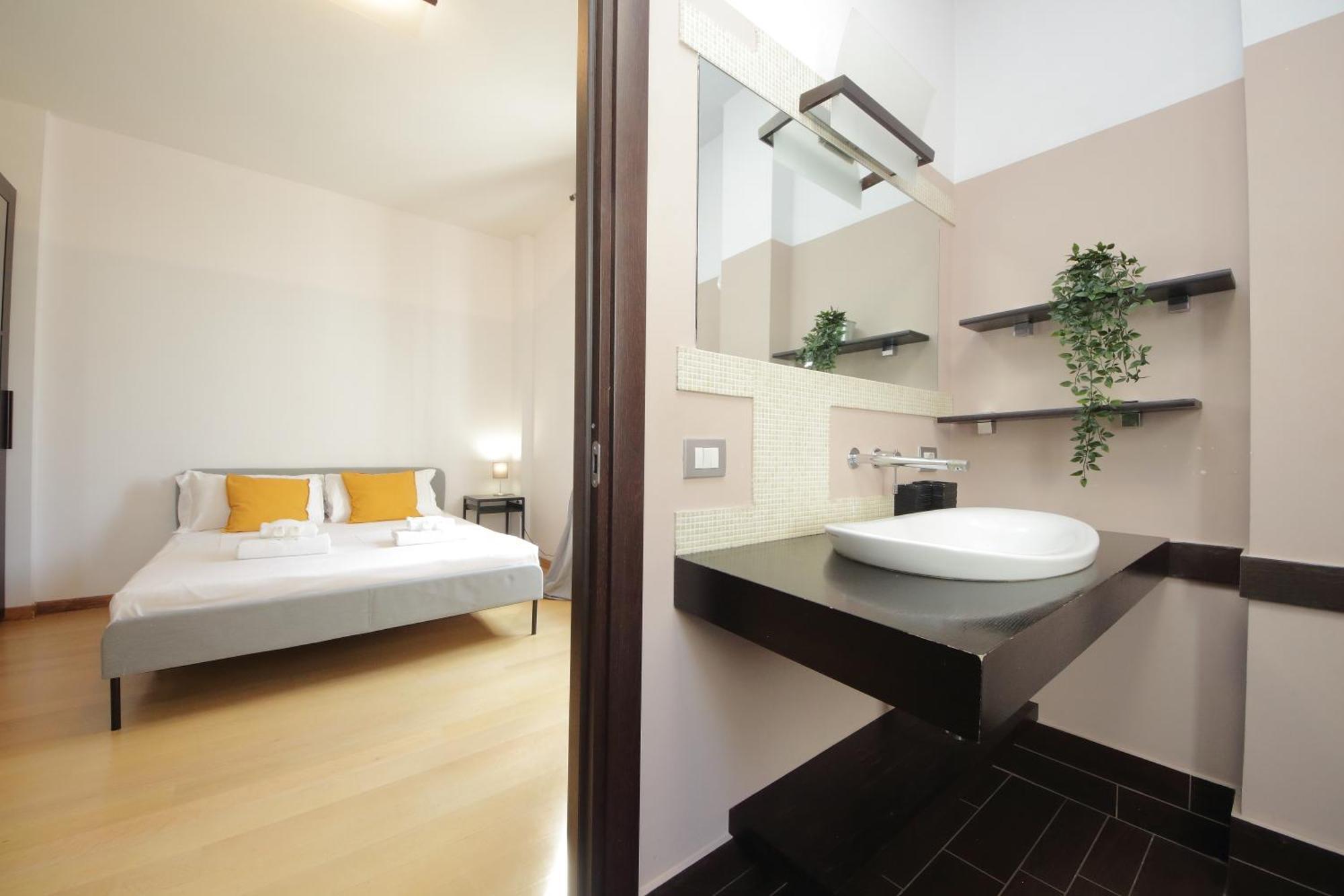 Cozy And Comfy Apartment In Piramide Metro Stop Rome Bagian luar foto