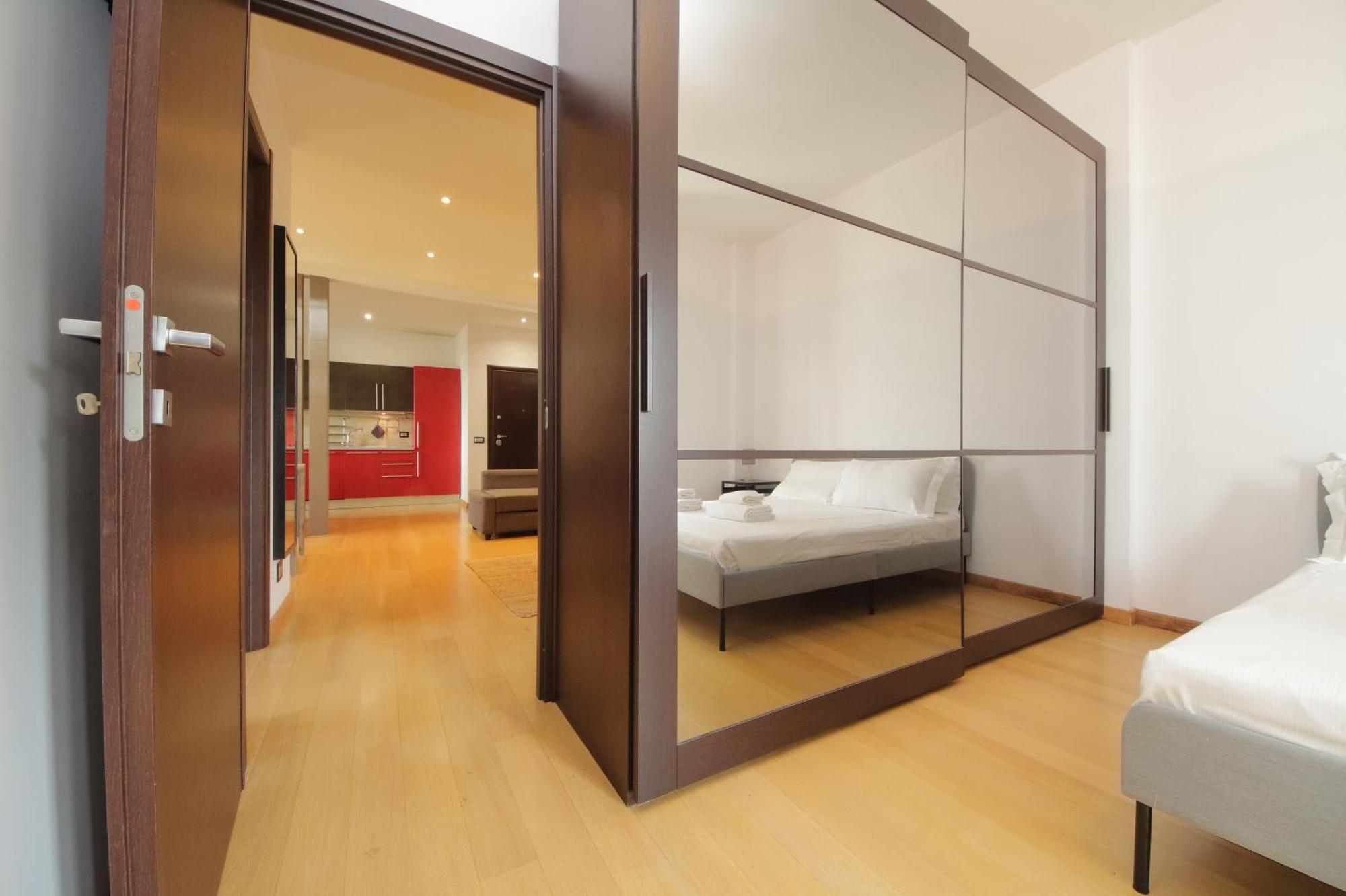 Cozy And Comfy Apartment In Piramide Metro Stop Rome Bagian luar foto