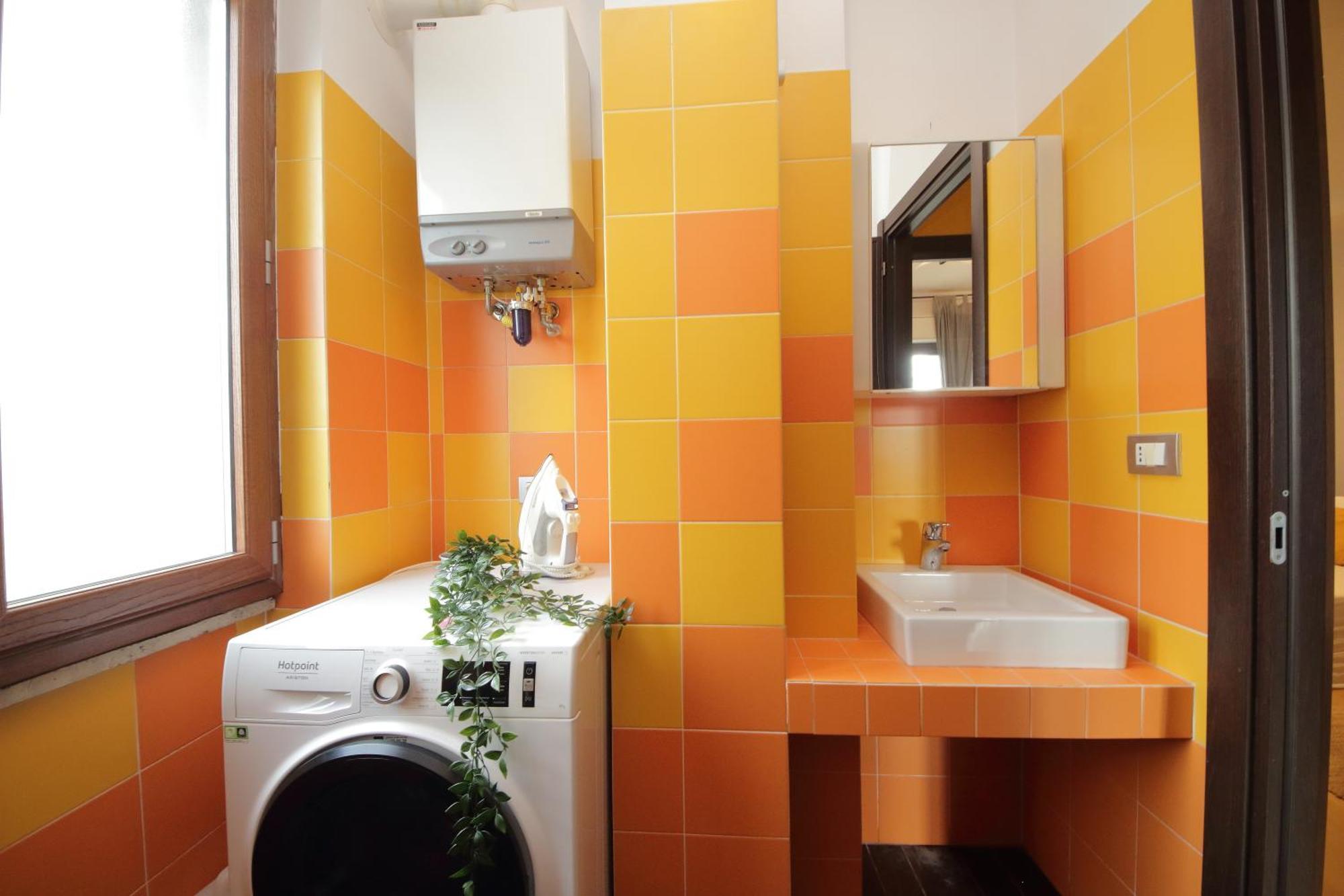 Cozy And Comfy Apartment In Piramide Metro Stop Rome Bagian luar foto