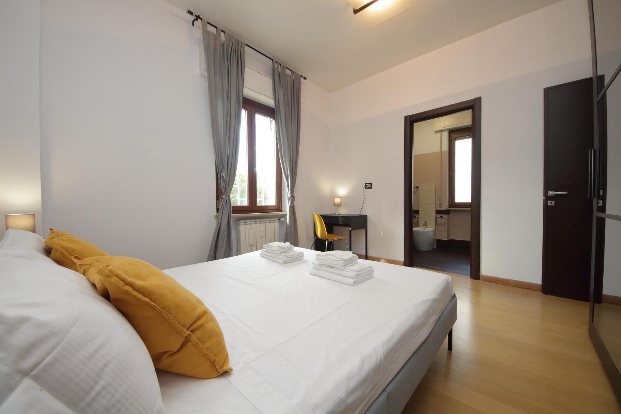 Cozy And Comfy Apartment In Piramide Metro Stop Rome Bagian luar foto